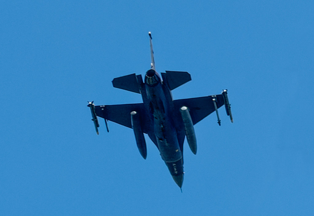 A250-031-General-Dynamics-F-16-Fighting-Falcon.jpg